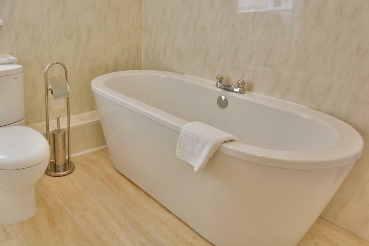 Triple Room Bath,904307233:JPEG